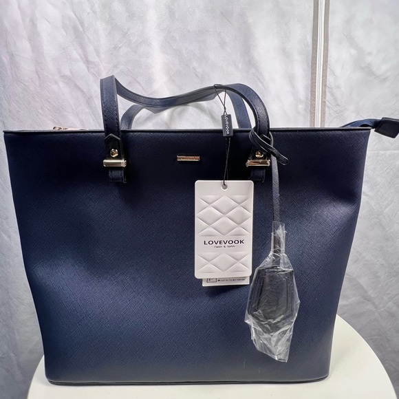 NWT Lovevook Hobo Faux Leather Purse/Bag with Matching Wristlet and dust bag - Picture 4 of 5